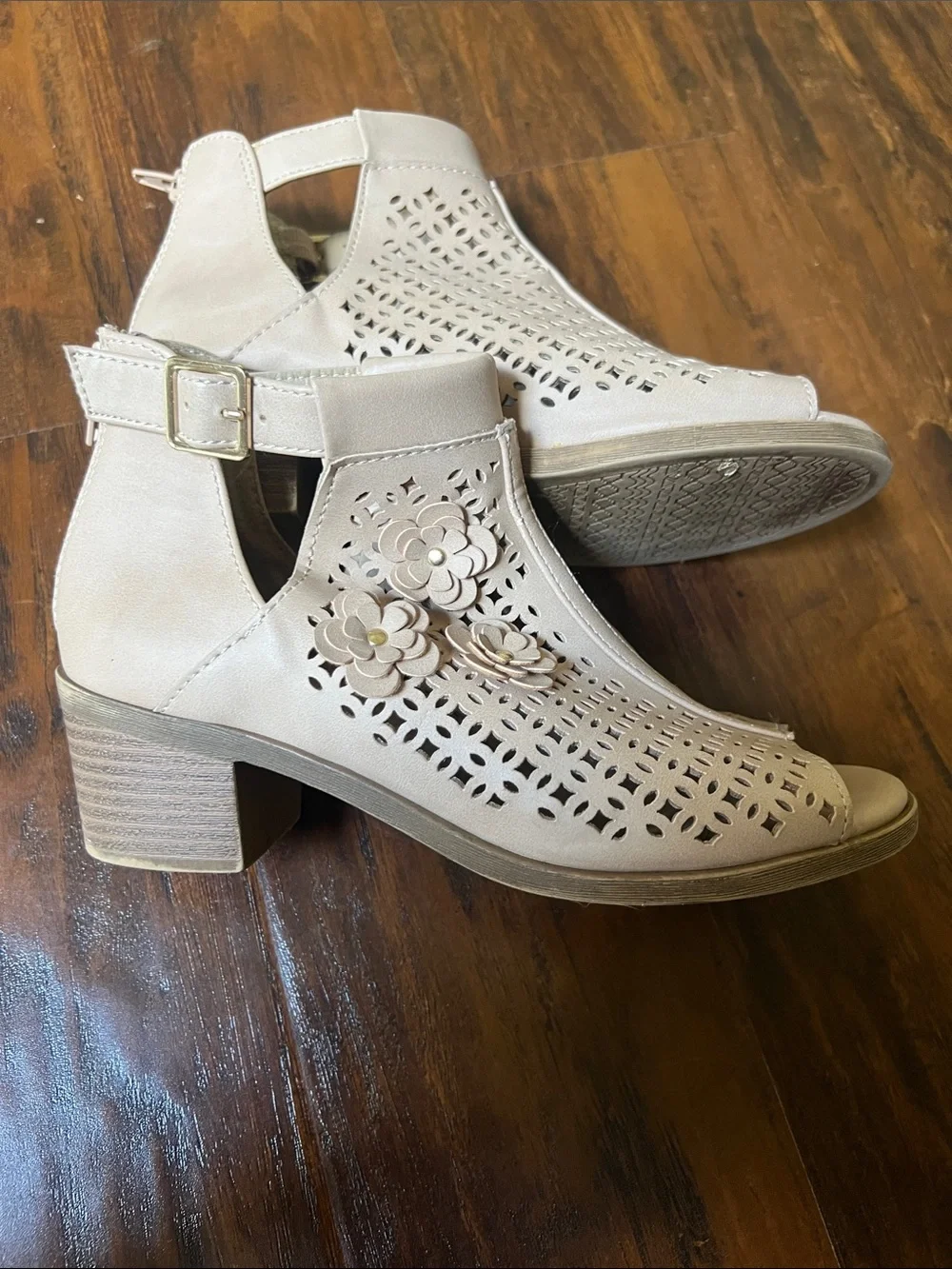 Jellypop Girls' Floral Laser-Cut Open-Toe Booties - Beige Size 3